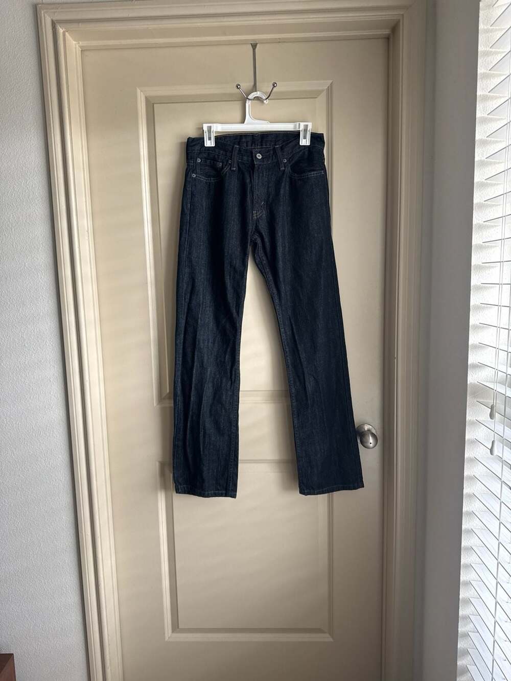 Levi's 514 Straight Fit Dark Wash Jeans W30 L32
Blank red tag !